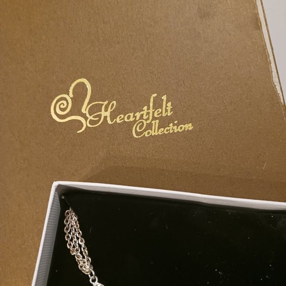 NWT! GORGEOUS CROSS NECKLACE - Picture 4 of 10